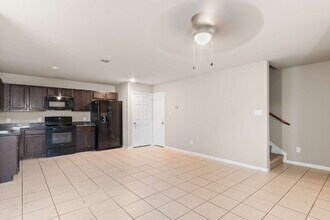 16630 E Hammon in Montgomery, TX - Foto de edificio - Building Photo