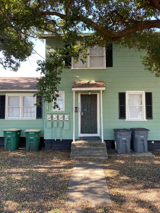 2303 N Louis St in Victoria, TX - Building Photo