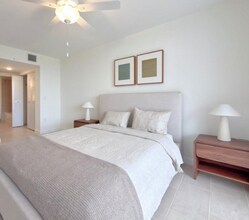 11240 Northwest Dr in Miami, FL - Foto de edificio - Building Photo