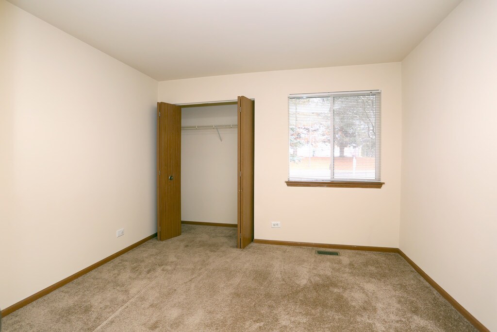 Fox Pointe Apartments Aurora, IL Apartments