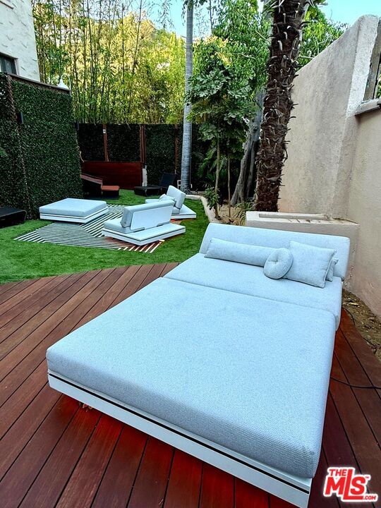 2066 Glencoe Way in Los Angeles, CA - Building Photo - Building Photo