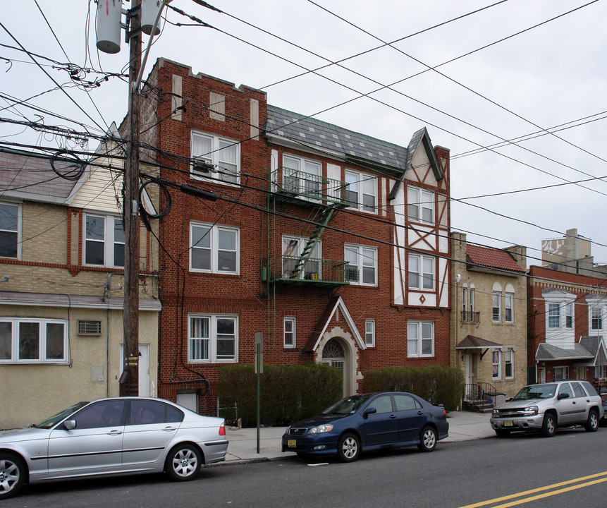 508 Grand Ave in North Bergen, NJ - Building Photo