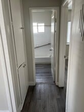 1232 W 94th St in Los Angeles, CA - Foto de edificio - Building Photo