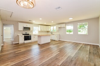 37420 New York Ave in Umatilla, FL - Building Photo - Building Photo