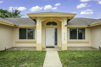 316 NE 12th Ave in Boynton Beach, FL - Building Photo - Building Photo