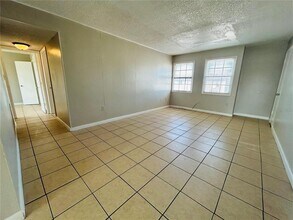 2777 L B McLeod Rd in Orlando, FL - Foto de edificio - Building Photo