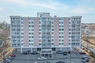 Strathmore Tower in Baltimore, MD - Building Photo - Building Photo