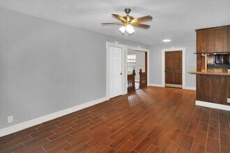 110 Pamellia Dr in Bellaire, TX - Building Photo - Building Photo