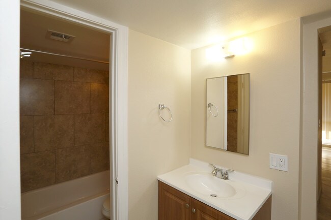 Radius Apartments in Phoenix, AZ - Building Photo - Interior Photo