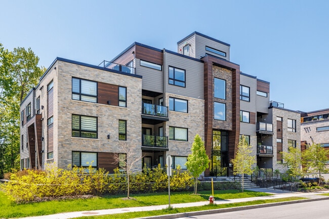 22 de Chambery Boul in Blainville, QC - Building Photo - Building Photo
