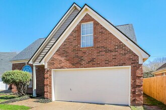 1016 Lorena Cove in Cordova, TN - Building Photo - Building Photo