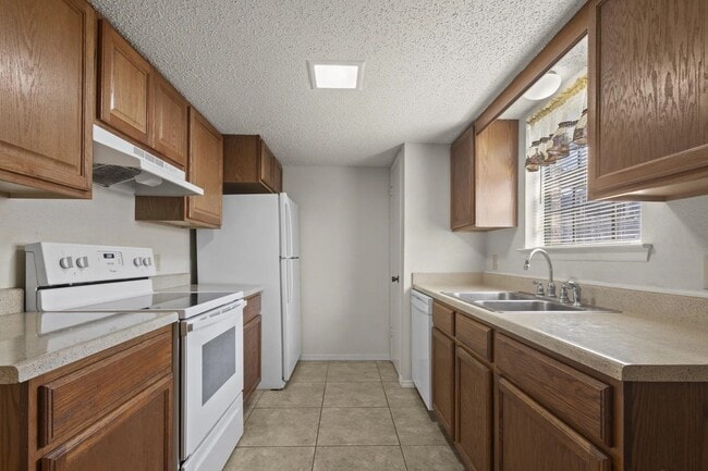 85 E Caldwood Dr in Beaumont, TX - Building Photo - Building Photo