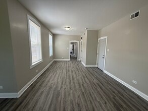 5319 W Fullerton Ave in Chicago, IL - Building Photo - Building Photo