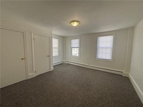 1595 Main St in West Warwick, RI - Building Photo - Building Photo