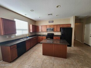 7643 W Charter Oak Rd in Peoria, AZ - Building Photo - Building Photo