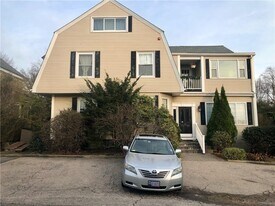 31 Bayside Ave in Newport, RI - Building Photo