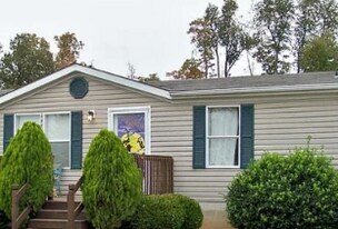 325 Bewley Rd in Vine Grove, KY - Building Photo