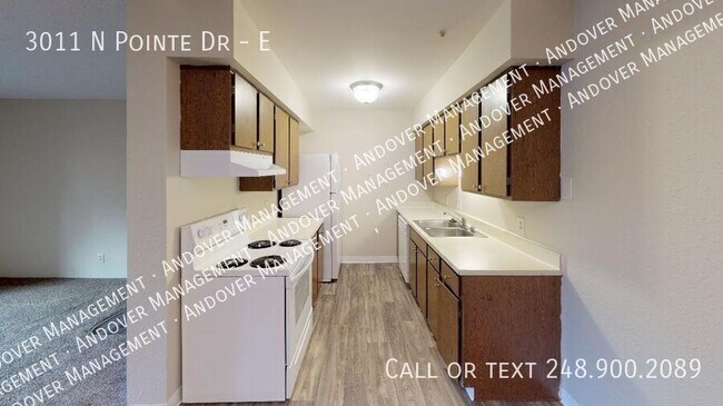 3011 N Pointe Dr in Jackson, MI - Building Photo - Building Photo