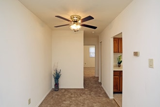 Parkview Apartments in Whitehall, PA - Foto de edificio - Interior Photo