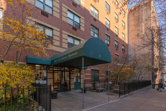 17 West 102Nd Street in New York, NY - Building Photo - Building Photo