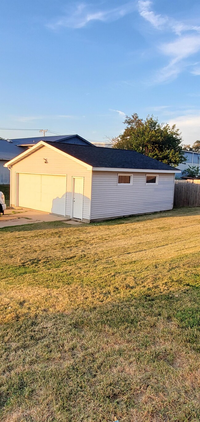 115 12th St in Marion, IA - Building Photo - Building Photo