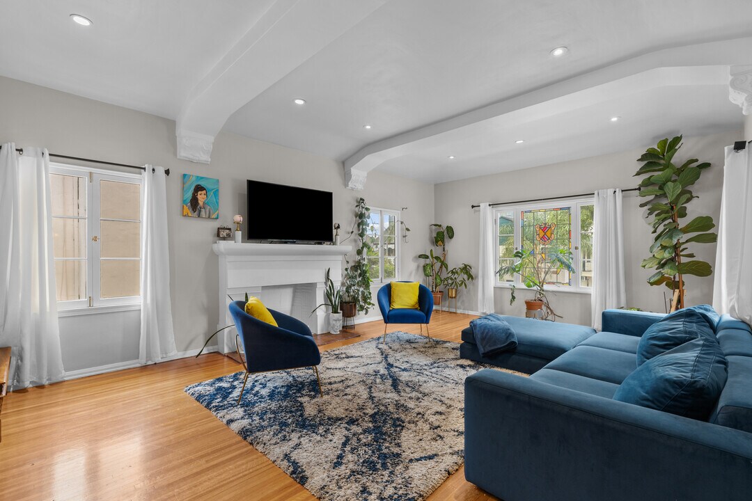 6231 Orange St in Los Angeles, CA - Building Photo