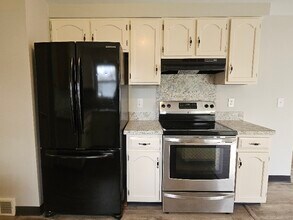 608 Sunflower Dr in Liverpool, NY - Building Photo - Building Photo