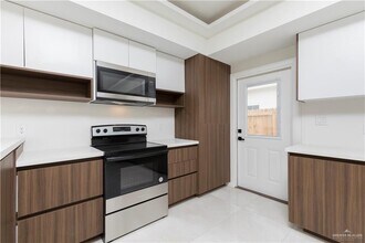 14 Providence Ave in McAllen, TX - Building Photo - Building Photo