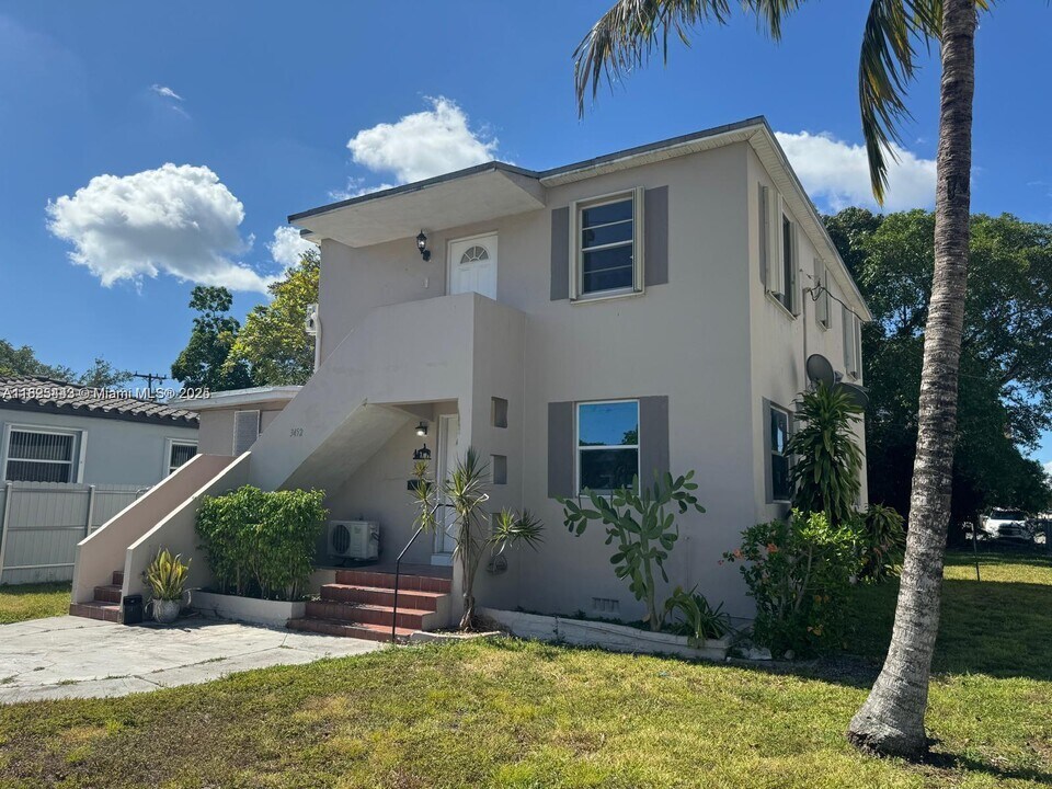 3452 SW 7th St in Miami, FL - Foto de edificio