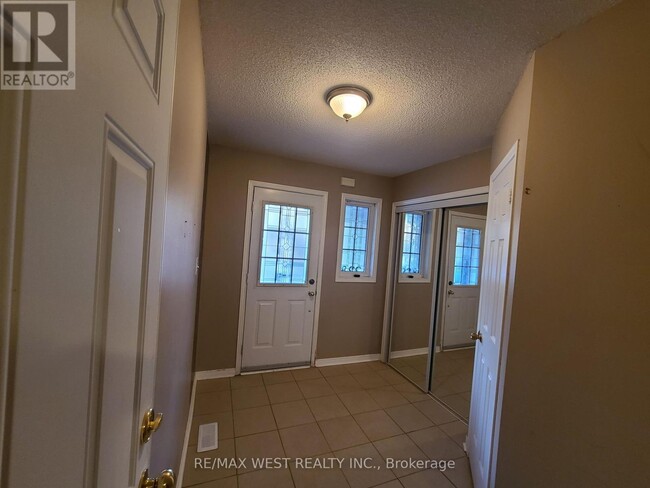 228 Coleridge Dr in Newmarket, ON - Building Photo - Building Photo