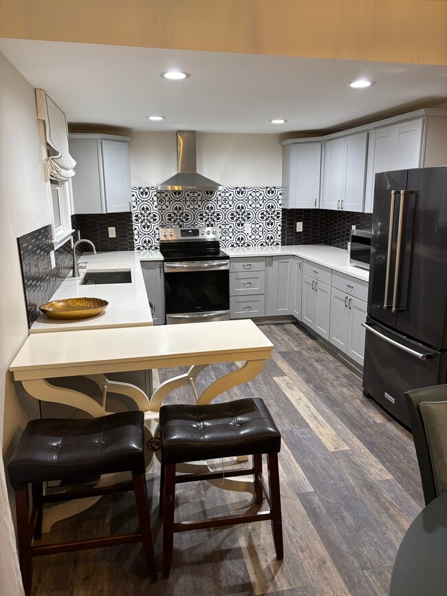 18 Pope St, Unit #2 in Hudson, MA - Foto de edificio - Building Photo