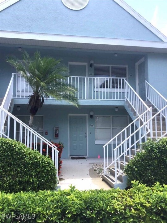 109 Wading Bird Cir in Naples, FL - Building Photo