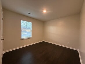 1038 Persimmon Holw in Greeneville, TN - Building Photo - Building Photo