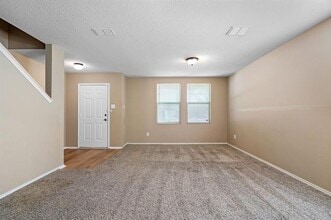 1840 Ramada Trail in Justin, TX - Foto de edificio - Building Photo
