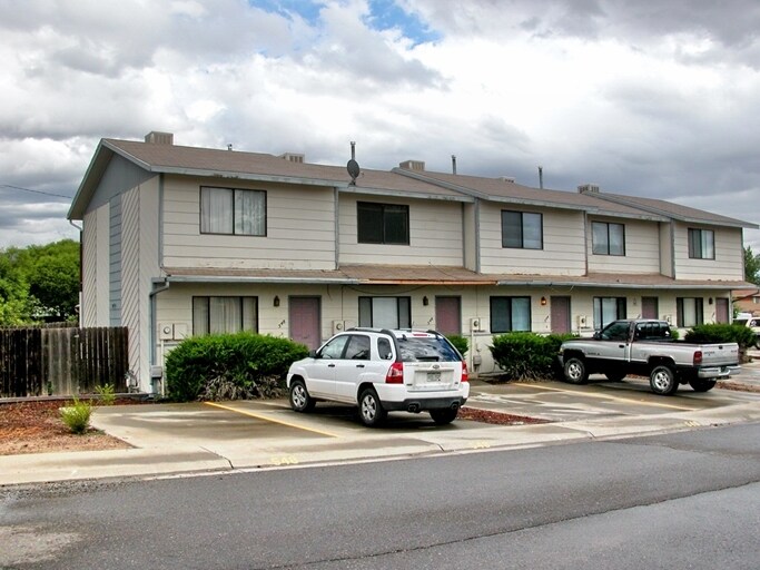 540-548 Coronado Ct in Clifton, CO - Foto de edificio