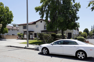 820 W Glentana St in Covina, CA - Foto de edificio - Primary Photo