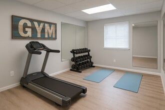 Privately Owned Crestwood Gardens! in Winston-Salem, NC - Foto de edificio - Building Photo