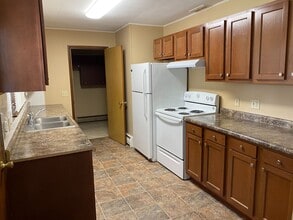 504 E Main St in Geneseo, IL - Foto de edificio - Building Photo