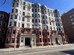 875 Massachusetts Ave, Unit 17T in Cambridge, MA - Foto de edificio - Building Photo