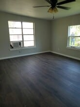 415 E Kenedy Ave, Unit Back in Kingsville, TX - Foto de edificio - Building Photo