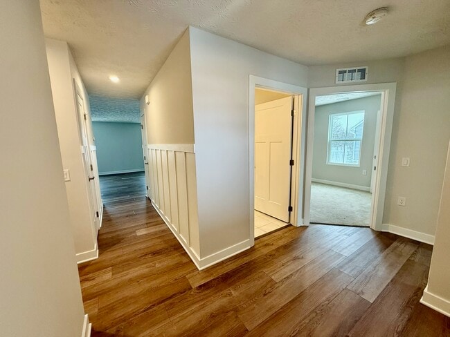 1097 Arbor Dr in Tipp City, OH - Foto de edificio - Building Photo