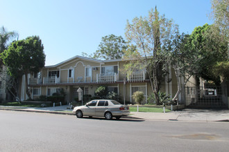 Maison Felicia in Tarzana, CA - Building Photo - Building Photo