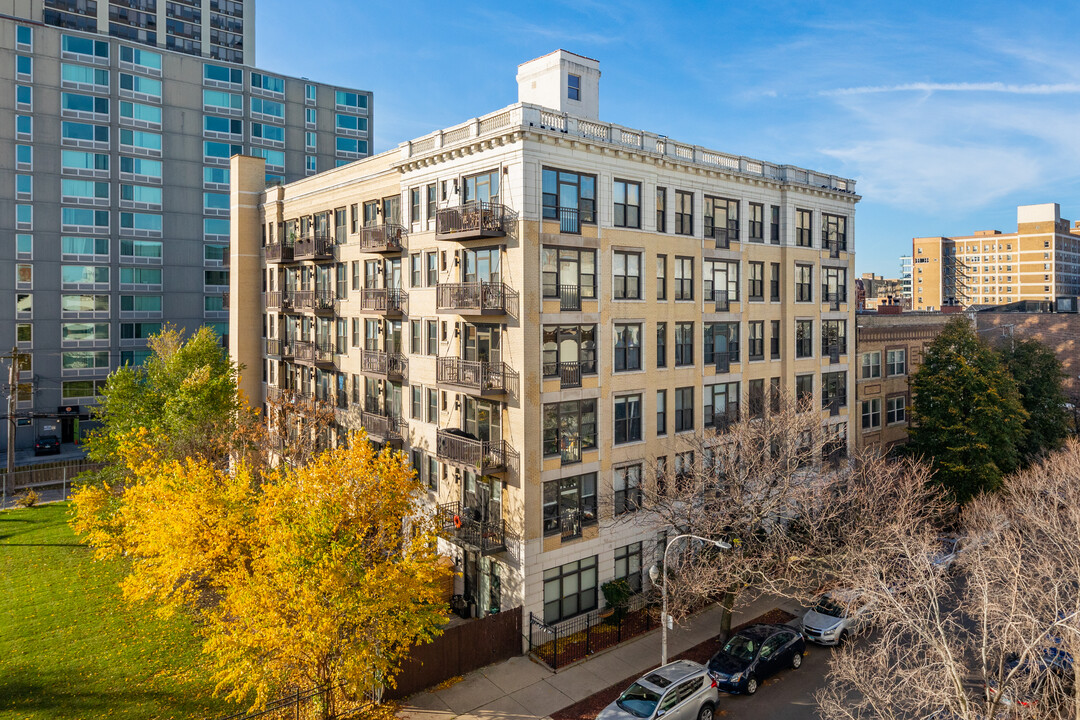 Eastwood by the Lake in Chicago, IL - Foto de edificio