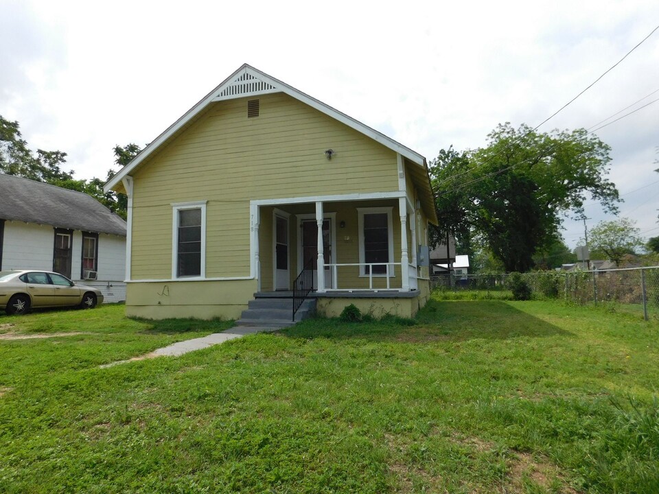 718 Rusk St in Waco, TX - Building Photo