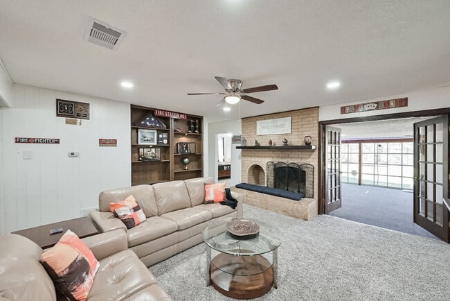 1712 Meadowlane Terrace