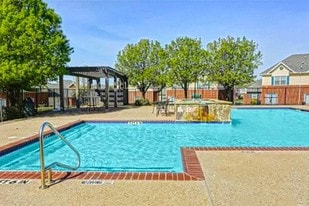 Residences of Diamond Hill in Fort Worth, TX - Building Photo