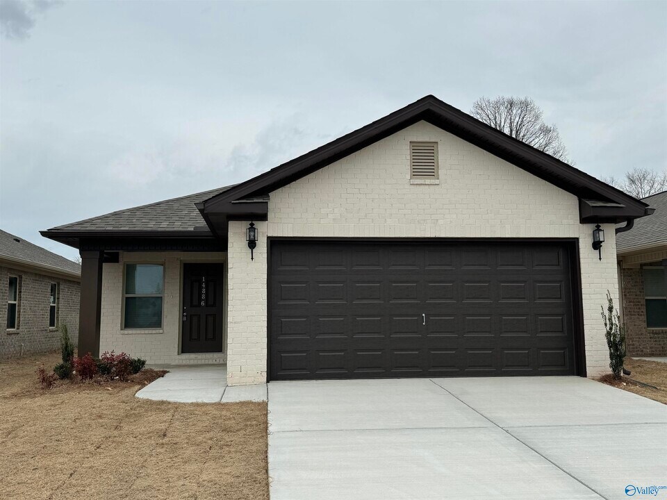 14886 Ravenel Dr in Harvest, AL - Building Photo