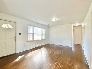 17 Hoopes Rd in Newport News, VA - Building Photo - Building Photo