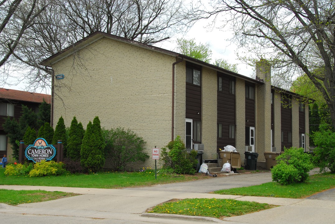 1902 Cameron Dr in Madison, WI - Building Photo