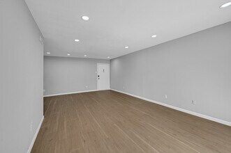 7555 Katy Fwy in Houston, TX - Foto de edificio - Building Photo